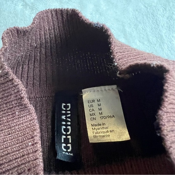 H&M Divided Ribbed Cropped Mock Neck Sweater - Picture 5 of 7